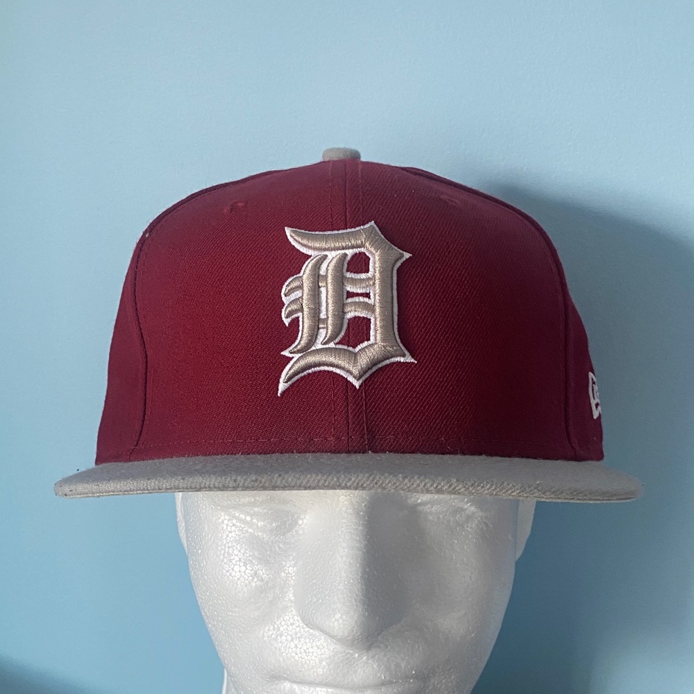 Rare New Era Detroit Tigers Burgundy Dark Red and Gray Embroidered Hat
